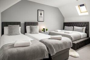 3 chambres, fer et planche à repasser, accès Internet, draps fournis
