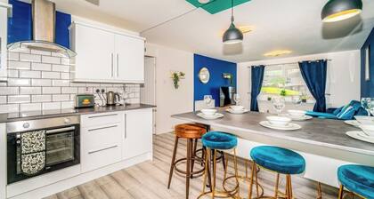 Sleek and Stylish 3 Bed in Greenock - Sleeps 8