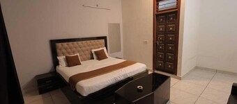 Collection O Agra Kalindi Vihar