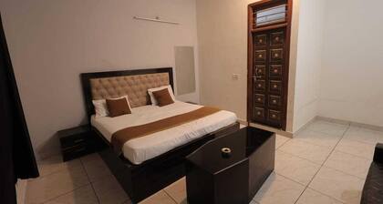 Collection O Agra Kalindi Vihar