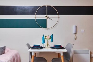 Dining - Boutique 1 Bed in Leeds (Leeds)