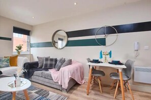 TV - Boutique 1 Bed in Leeds (Leeds)