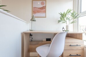 Interior - Modern 2BR w/ Parking – Ideal for Work Stays | NS (Leeds)