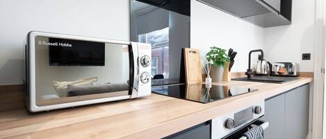 Fridge, microwave, oven, stovetop