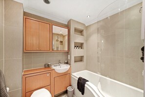 Hair dryer - Central London Stay | Driveway Parking - Sleeps 6 (London)