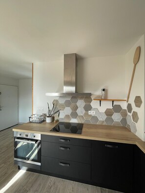 Kühlschrank, Mikrowelle, Ofen, Geschirrspüler