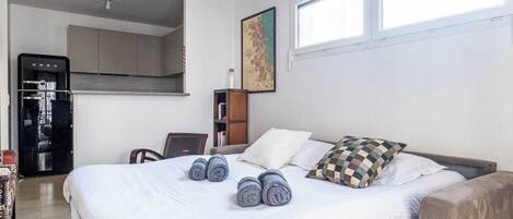 3 bedrooms, iron/ironing board, free WiFi, bed sheets