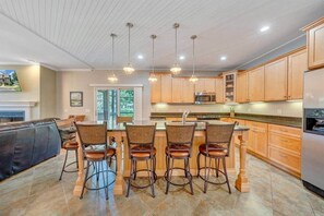 Unclassified image, 3 of 43, button - Townhome w/ Gorgeous views of the Lake (Bedford County)