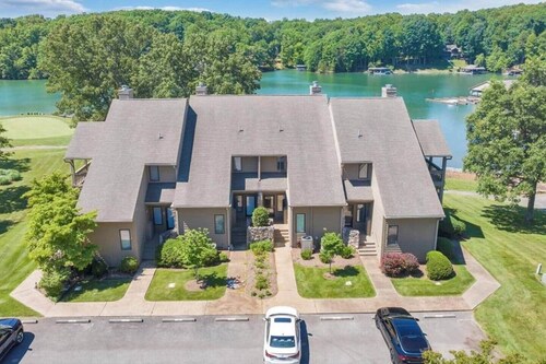 Townhome w/ Gorgeous views of the Lake