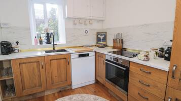 Dishwasher, cookware/dishes/utensils