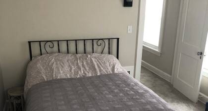 Marvelous 2-bedroom apartment with full kitchen and AC in charming Wooster