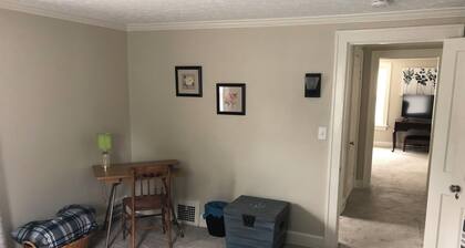 Marvelous 2-bedroom apartment with full kitchen and AC in charming Wooster