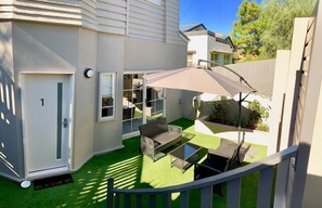 Terrace/patio - Urban Luxe 4 - Bedroom Townhouse Near Brisbane CBD (Auchenflower)