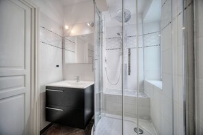 House - Joli 4 Pieces Proche Vieux Port A3b075 (Cannes)