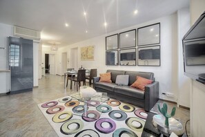 House - Joli 4 Pieces Proche Vieux Port A3b075 (Cannes)
