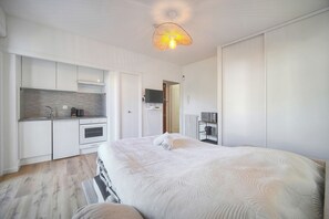 House - Lumineux Studio Avec Loggia A0b203 (Cannes)