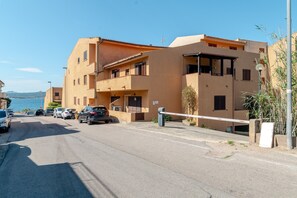 Exterior - Studio Apartment 'Monolocale La Maddalena' with Mountain View, Wi-Fi and Air Conditioning (La Maddalena)