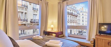 3 bedrooms, desk, iron/ironing board, WiFi