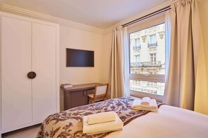3 bedrooms, desk, iron/ironing board, WiFi - Sublim AC Apartment 3 Bdr Saint Germain des Prés (Paris)