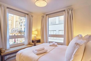 3 slaapkamers, een bureau, een strijkplank/strijkijzer, wifi