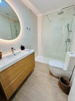 Shower, hair dryer, towels - A1145 - Wonderful beach apartment with swimming pool (Villajoyosa)