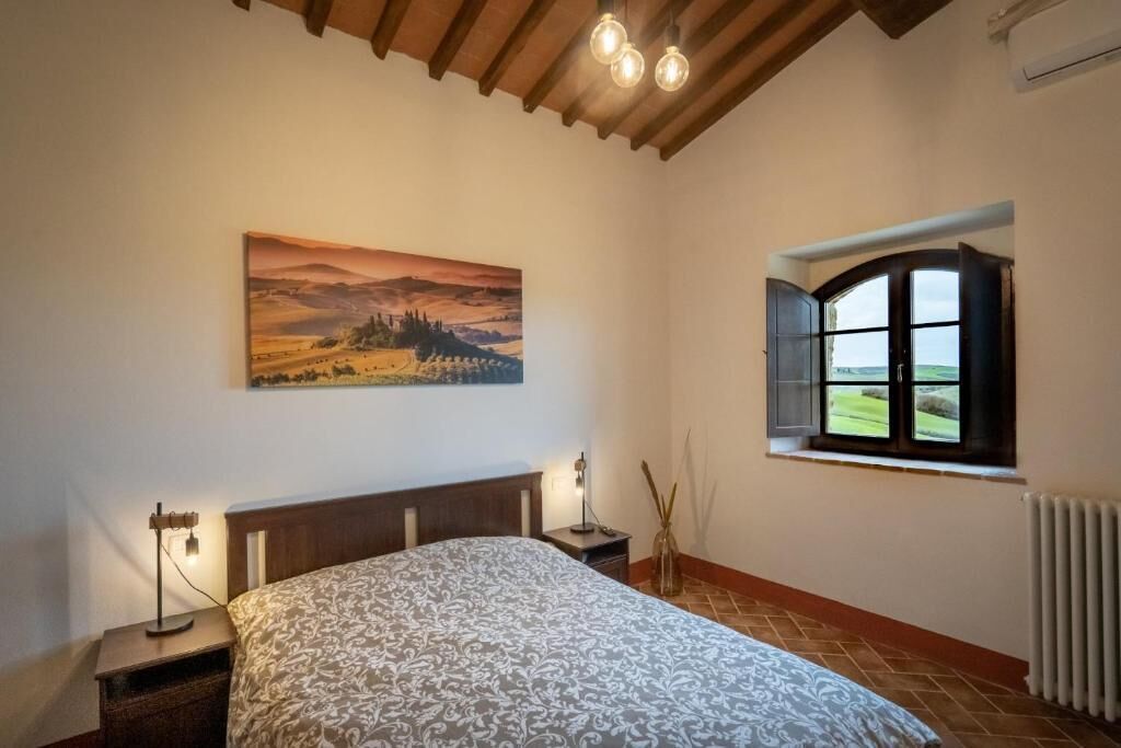 3 habitaciones, tabla de planchar con plancha y ropa de cama 