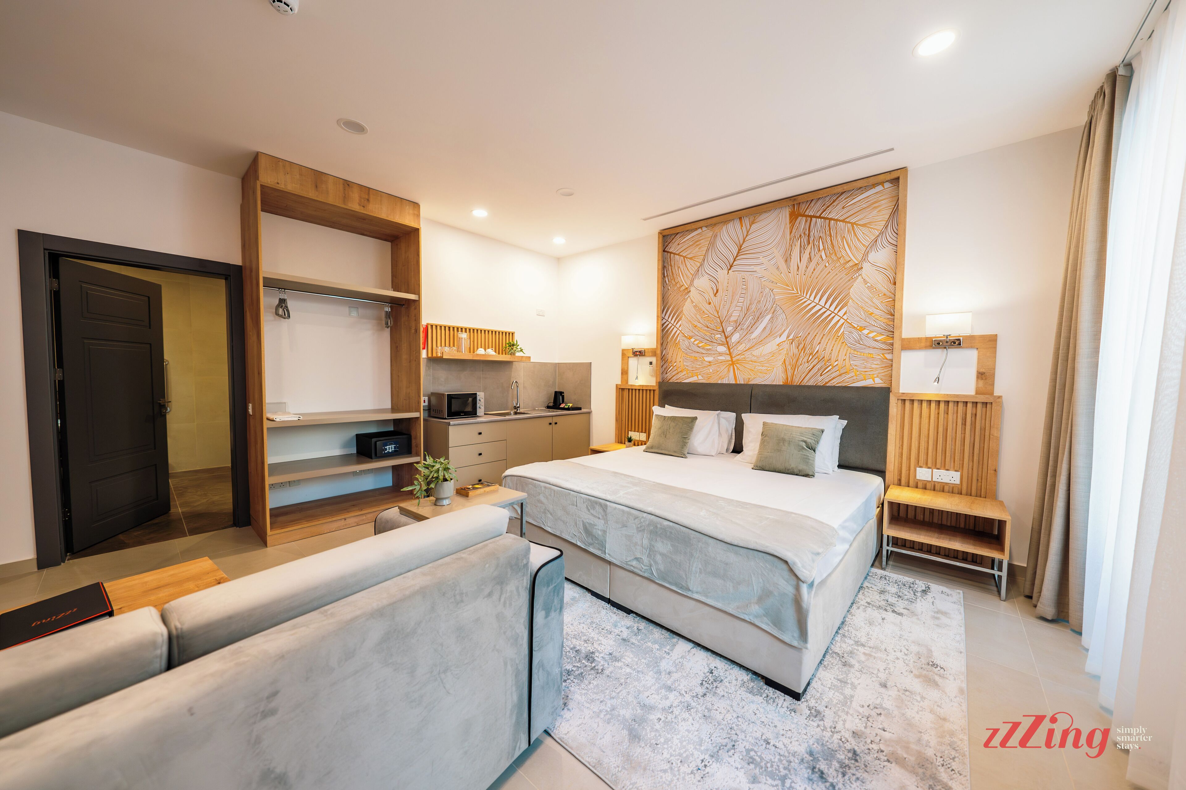 Family Studio, Roll-in Shower | In-room safe, iron/ironing board, free WiFi