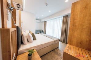 Family Room with Terrace | In-room safe, iron/ironing board, free WiFi - El Doris Boutique Living St Julians (St. Julian's)