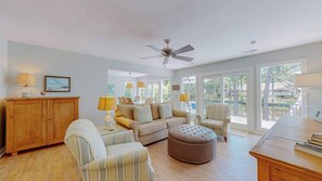 Smart TV, offices - Coastal Luxe Lagoon with Pool Near Beach (Hilton Head Island)