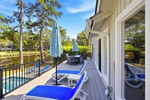 Outdoor dining - Coastal Luxe Lagoon with Pool Near Beach (Hilton Head Island)