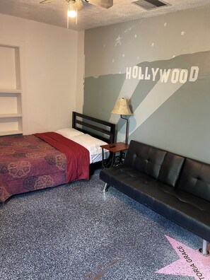 1 habitación, tabla de planchar con plancha, internet y ropa de cama 