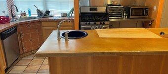 DOWNTOWN PHX PRIVATE BEDROOM SHARED BATHROOM KITCHEN COMMON AREAS SWIMMING POOL