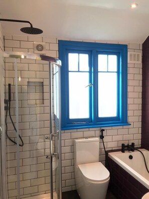 Shower, eco-friendly toiletries, hair dryer, bidet - Colourful family home London zone 2 - Lewisham (London)