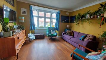 Smart TV, books, stereo