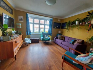 Smart TV, books, stereo - Colourful family home London zone 2 - Lewisham (London)