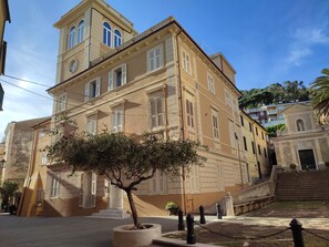 Exterior - Nice apartment near the sea convenient to all services with parking space (Moneglia)