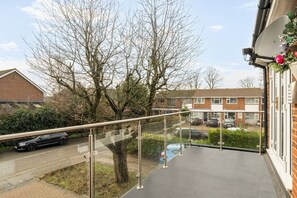 Property grounds - Close to Windsor, Heathrow and central London — sleeps nine (Berkshire)