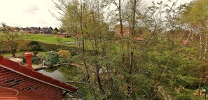 Property grounds - Cozy vacation apartment "Lütje Moew", 4-room with roof terrace, rural location (Leezdorf)