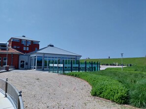 Exterior - Cozy vacation apartment "Lütje Moew", 4-room with roof terrace, rural location (Leezdorf)