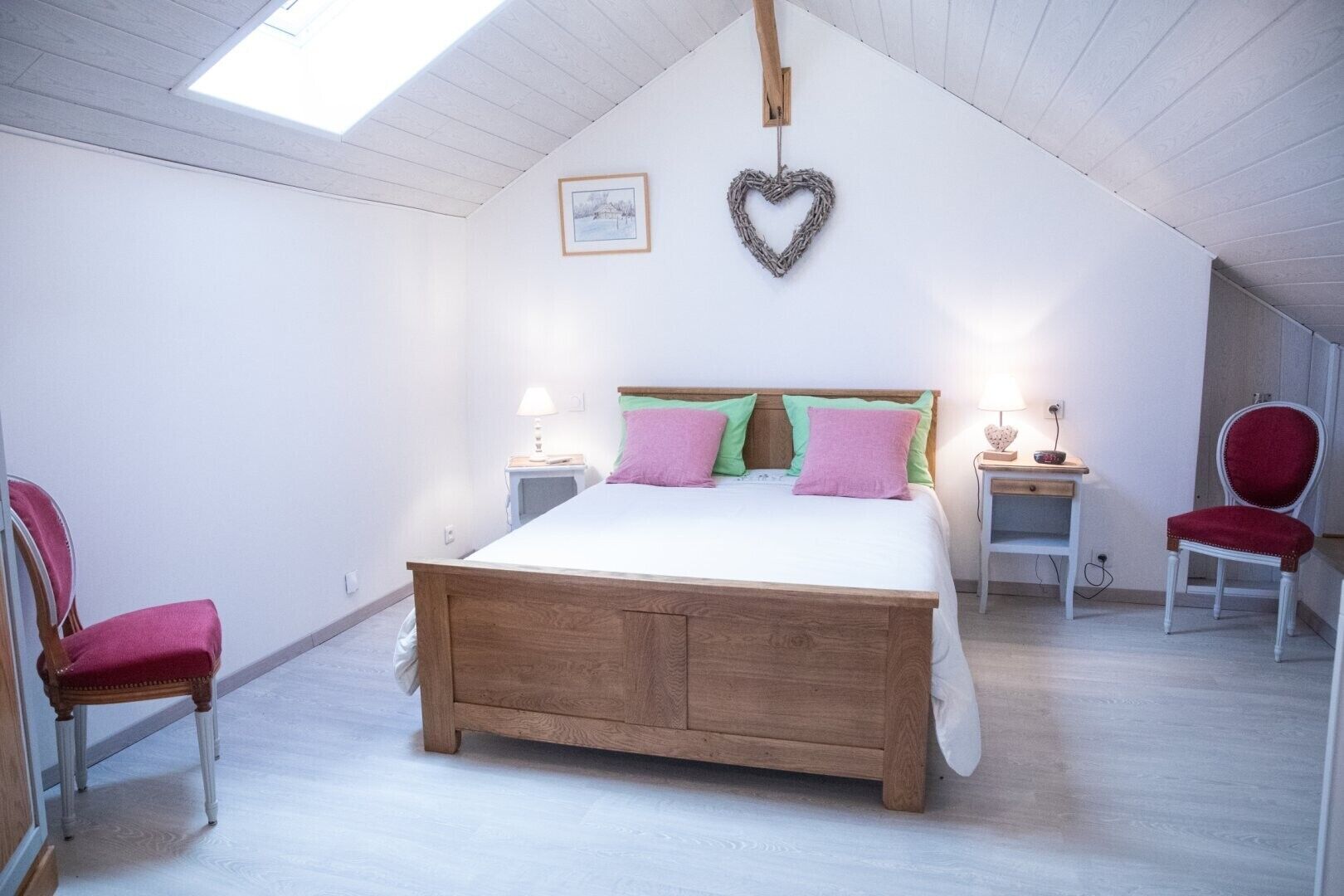 2 chambres, fer et planche à repasser, Wi-Fi, draps fournis