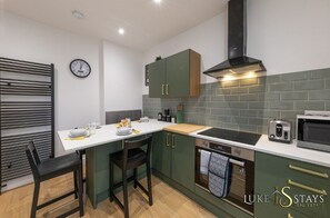 Fridge, microwave, oven, stovetop - Luke Stays - Grace Street (Tyne and Wear)