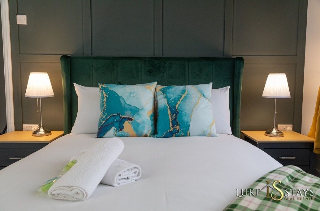 5 bedrooms, iron/ironing board, free WiFi, bed sheets