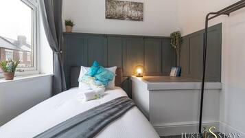 5 bedrooms, iron/ironing board, free WiFi, bed sheets
