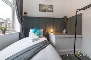 5 bedrooms, iron/ironing board, free WiFi, bed sheets - Luke Stays - Grace Street (Tyne and Wear)