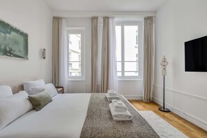 2 chambres, fer et planche à repasser, Wi-Fi, draps fournis