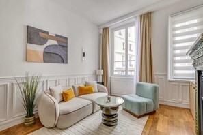 TV - A Wonderfull 2-BA - Palais Royal (Paris)