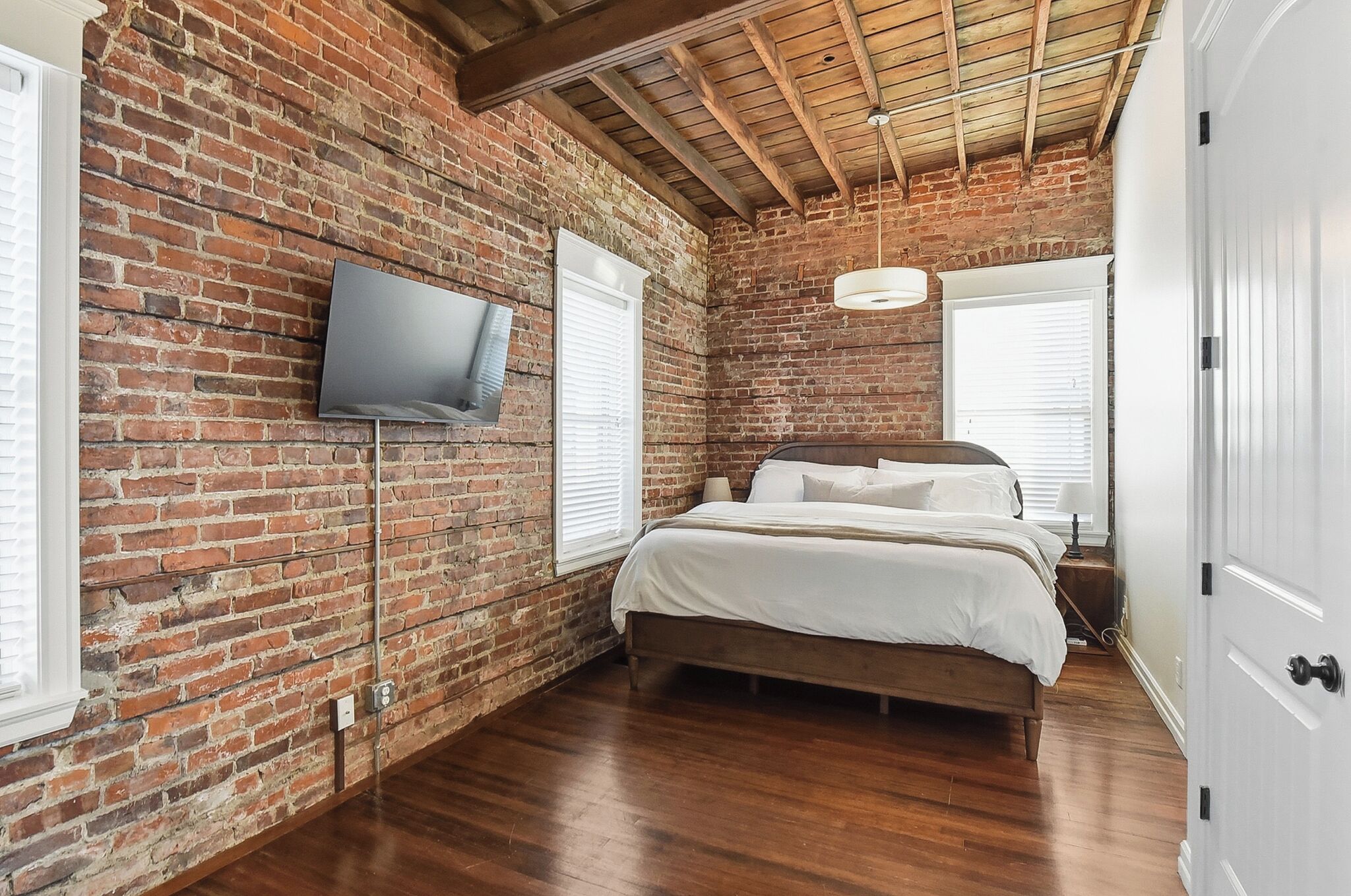 3 bedrooms, iron/ironing board, travel crib, free WiFi