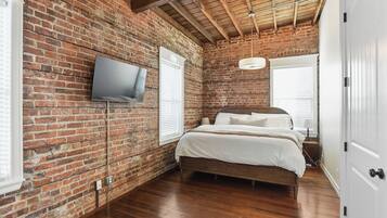 3 bedrooms, iron/ironing board, travel crib, free WiFi