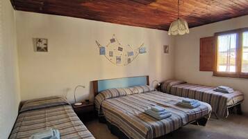 1 Schlafzimmer, Schreibtisch, Bügeleisen/Bügelbrett, Bettwäsche