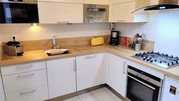 Kühlschrank, Mikrowelle, Ofen, Geschirrspüler